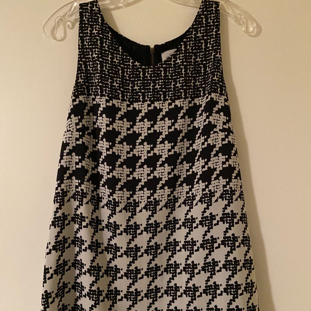 CAbi 3090 black and white houndstooth tank